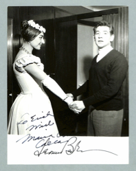 Maria Callas und Leonard Bernstein - Porträtfoto mit eigenhändiger Widmung für Erich Wirl und Signatur  von beiden Künstlern. Foto: Dorotheum